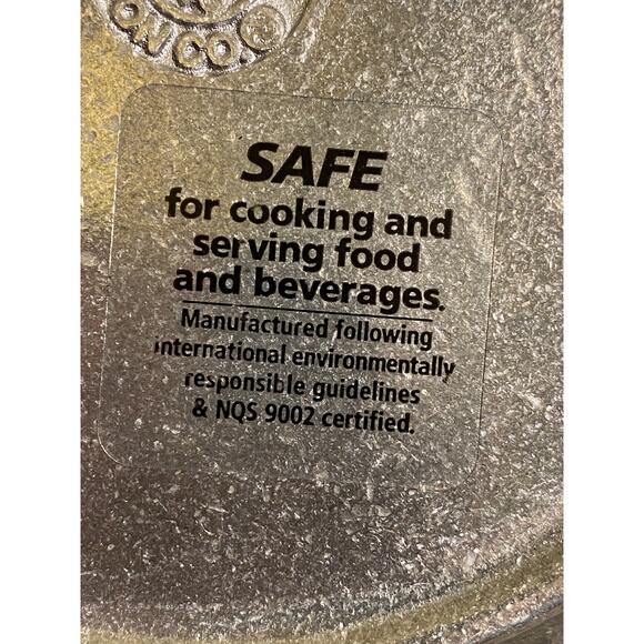 The Wilton Co Heavy Aluminum Square dish 7.25 X 7.25 in with rounded corners EUC - Picture 9 of 14